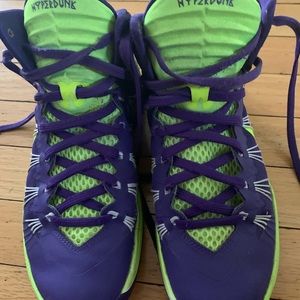 Hyperdunk basketball shoes size 7